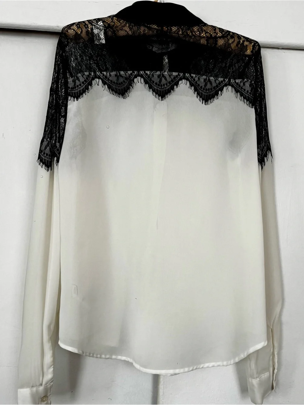 Jennifer Lopez Black Lace Yoke Cream Button-Down Blouse - Picture 2 of 2